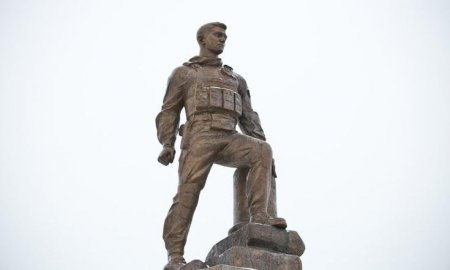 Памятник  Александру Прохоренко