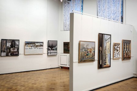 В музее имени братьев Васнецовых открыта выставка народного художника РФ Виктора Харлова