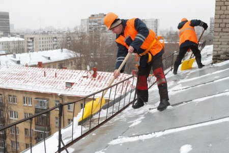 Об усилении мер безопасности при организации работ по очистке от снега крыш зданий и сооружений
