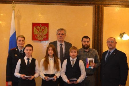 В День Конституции в приемной Президента Российской Федерации прошло вручение паспортов