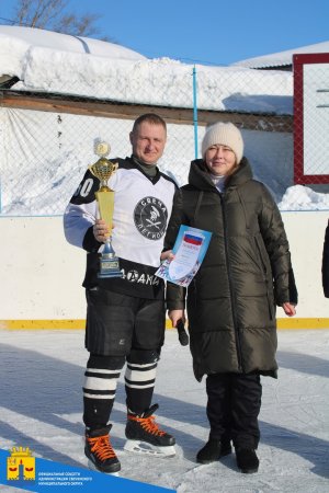Сегодня на Свечинской ледовой коробке, на районном турнире по хоккею с шайбой памяти С.Е.Федулова, встретились четыре команды.