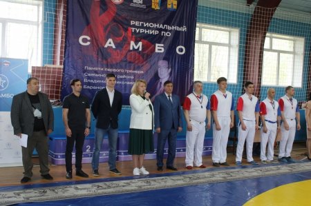 Вот уже пятнадцать лет подряд в нашем посёлке проходит региональный турнир по самбо среди юношей и девушек памяти первого тренера Свечинского района Баранова В.Н.