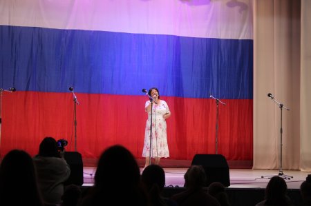 Сегодня в ЦКиД состоялся концерт посвящённый, главному государственному символу страны - Государственному флагу Российской Федерации.