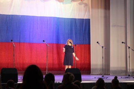 Сегодня в ЦКиД состоялся концерт посвящённый, главному государственному символу страны - Государственному флагу Российской Федерации.